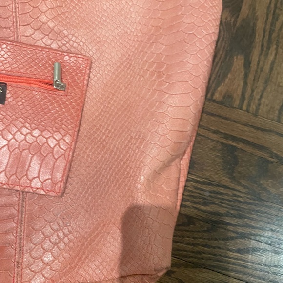 Chic Salmon Textured Tote Bag - Picture 5 of 16